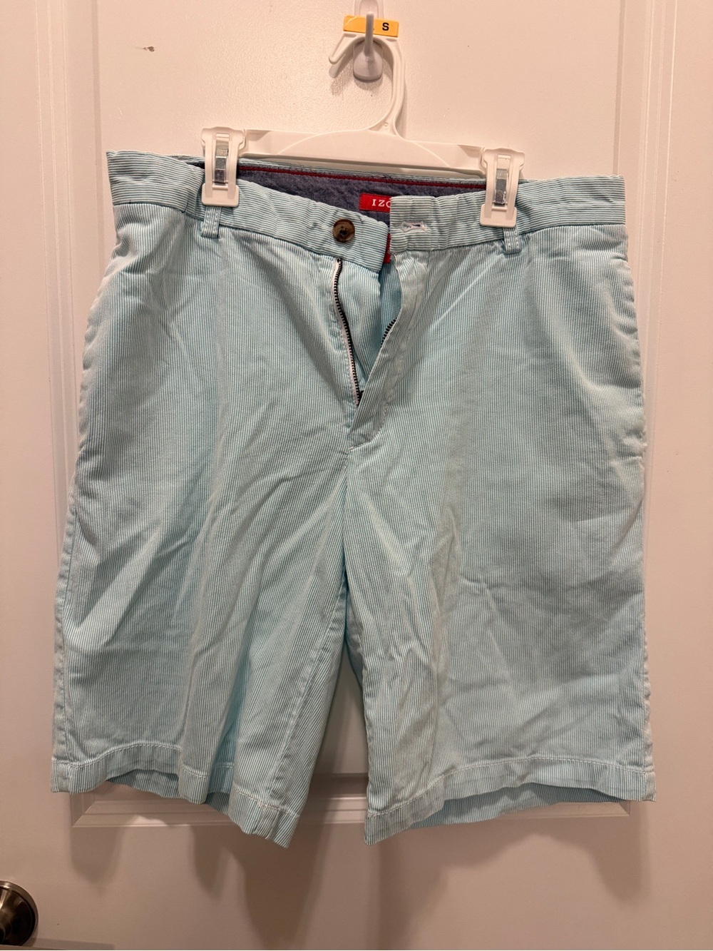 Izod Mint Green Men’s Seersucker Flat Front Shorts